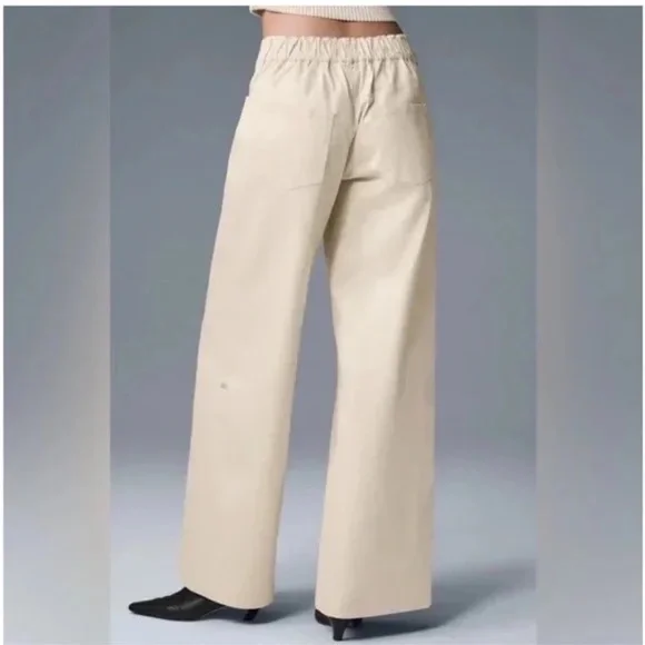 Alo Yoga Wanderlust Wide Leg Trouser in Oat Milk - Picture 2 of 8